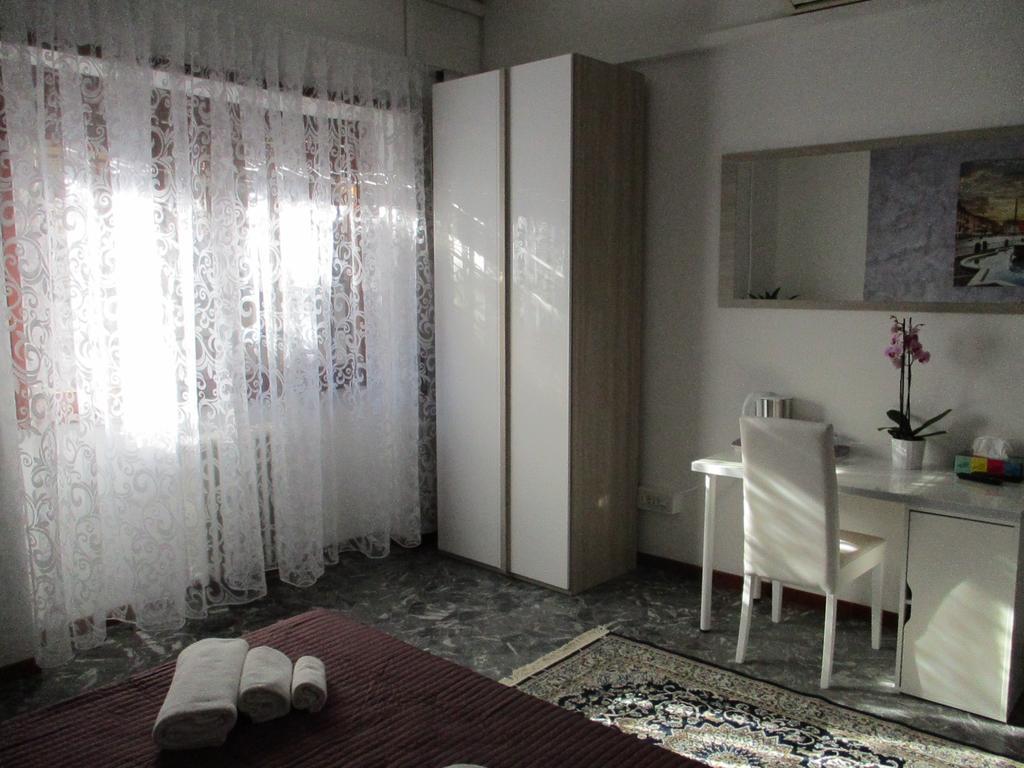 Maxim Rooms Rome Bagian luar foto