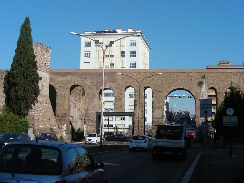 Maxim Rooms Rome Bagian luar foto