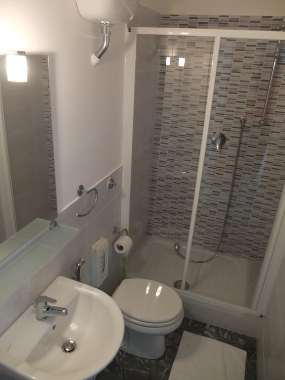 Maxim Rooms Rome Bagian luar foto