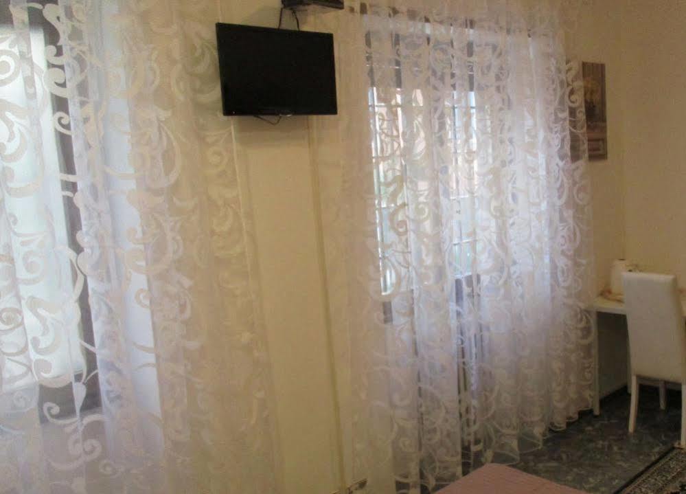 Maxim Rooms Rome Bagian luar foto