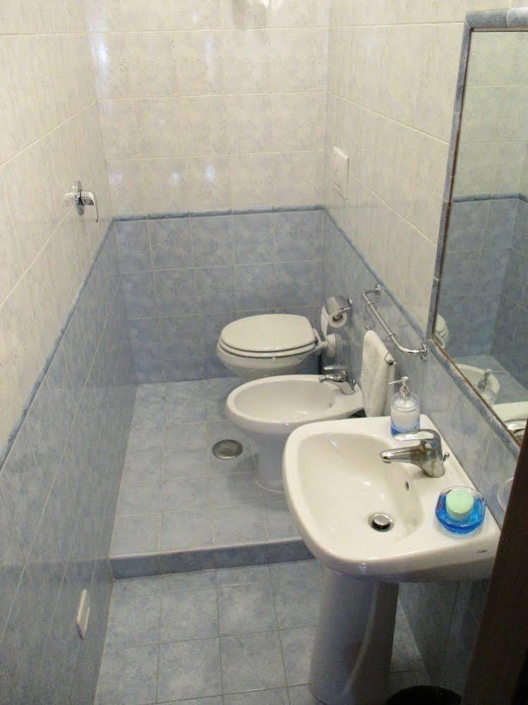 Maxim Rooms Rome Bagian luar foto