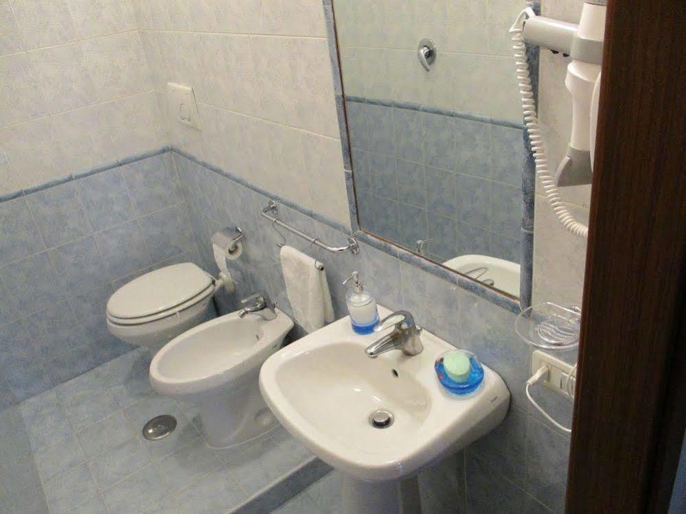 Maxim Rooms Rome Bagian luar foto