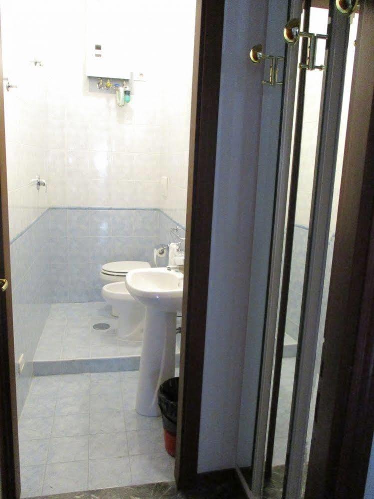 Maxim Rooms Rome Bagian luar foto