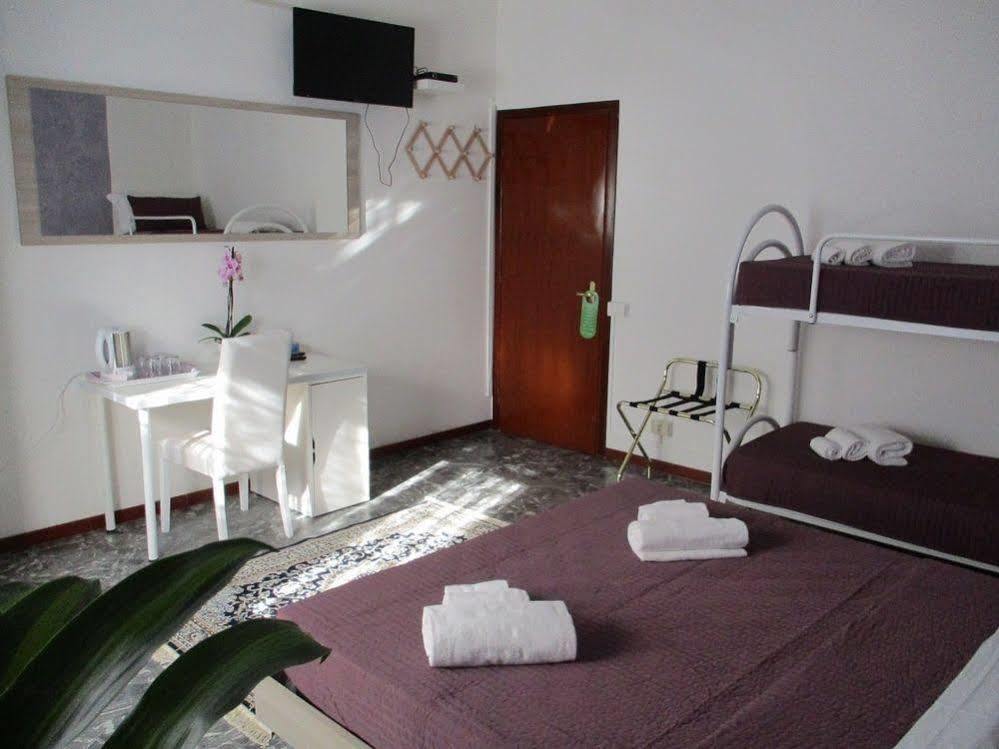Maxim Rooms Rome Bagian luar foto