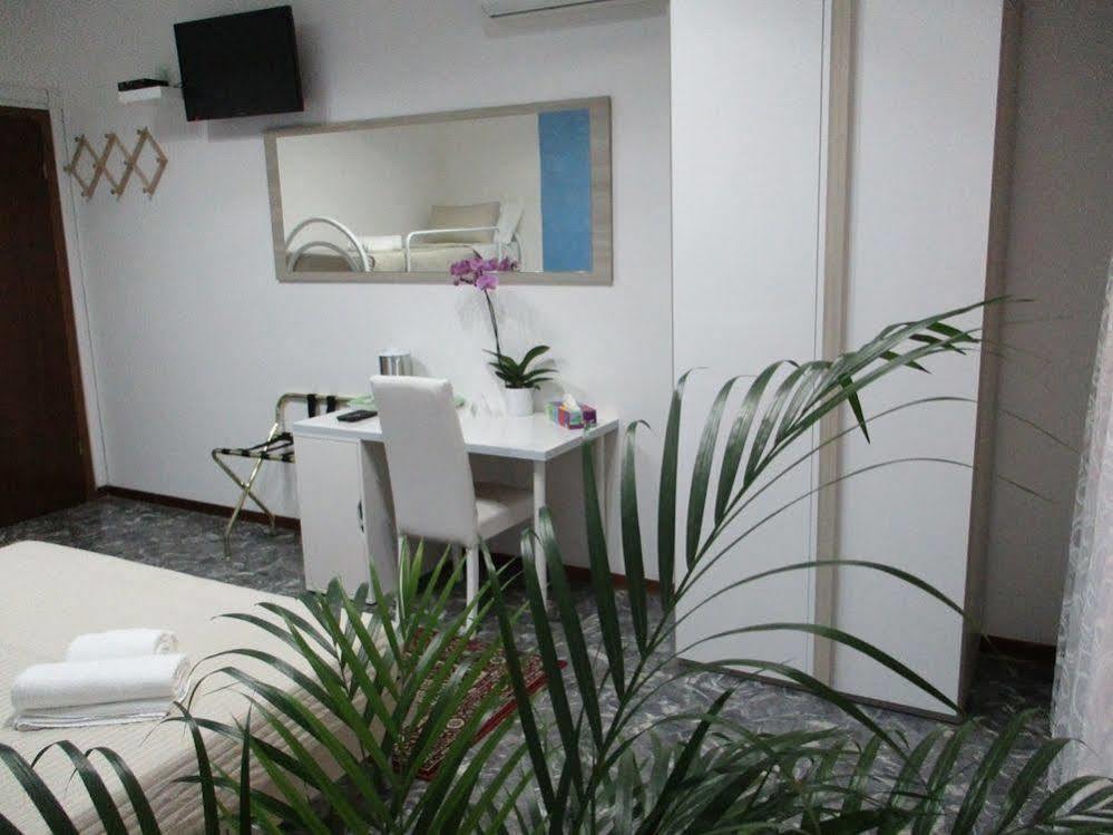Maxim Rooms Rome Bagian luar foto