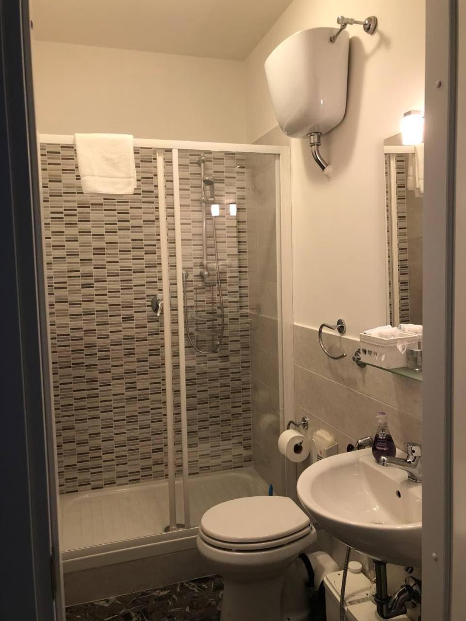 Maxim Rooms Rome Bagian luar foto