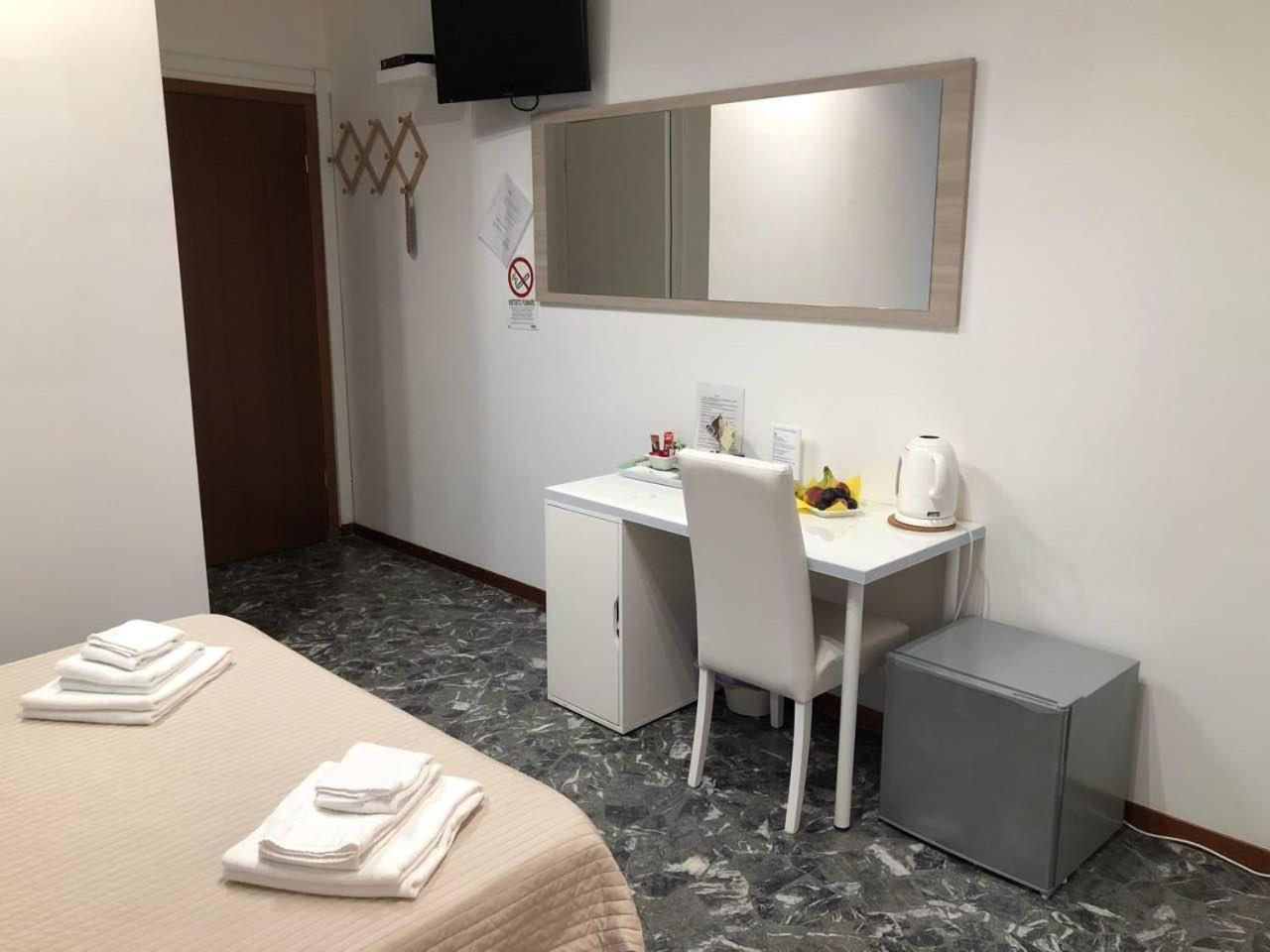 Maxim Rooms Rome Bagian luar foto