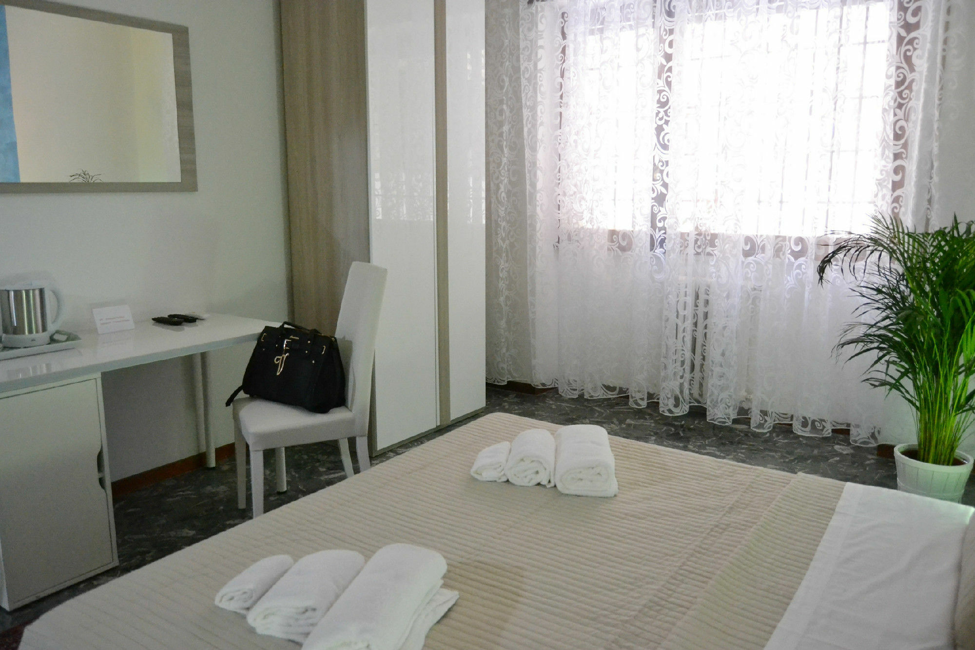 Maxim Rooms Rome Bagian luar foto
