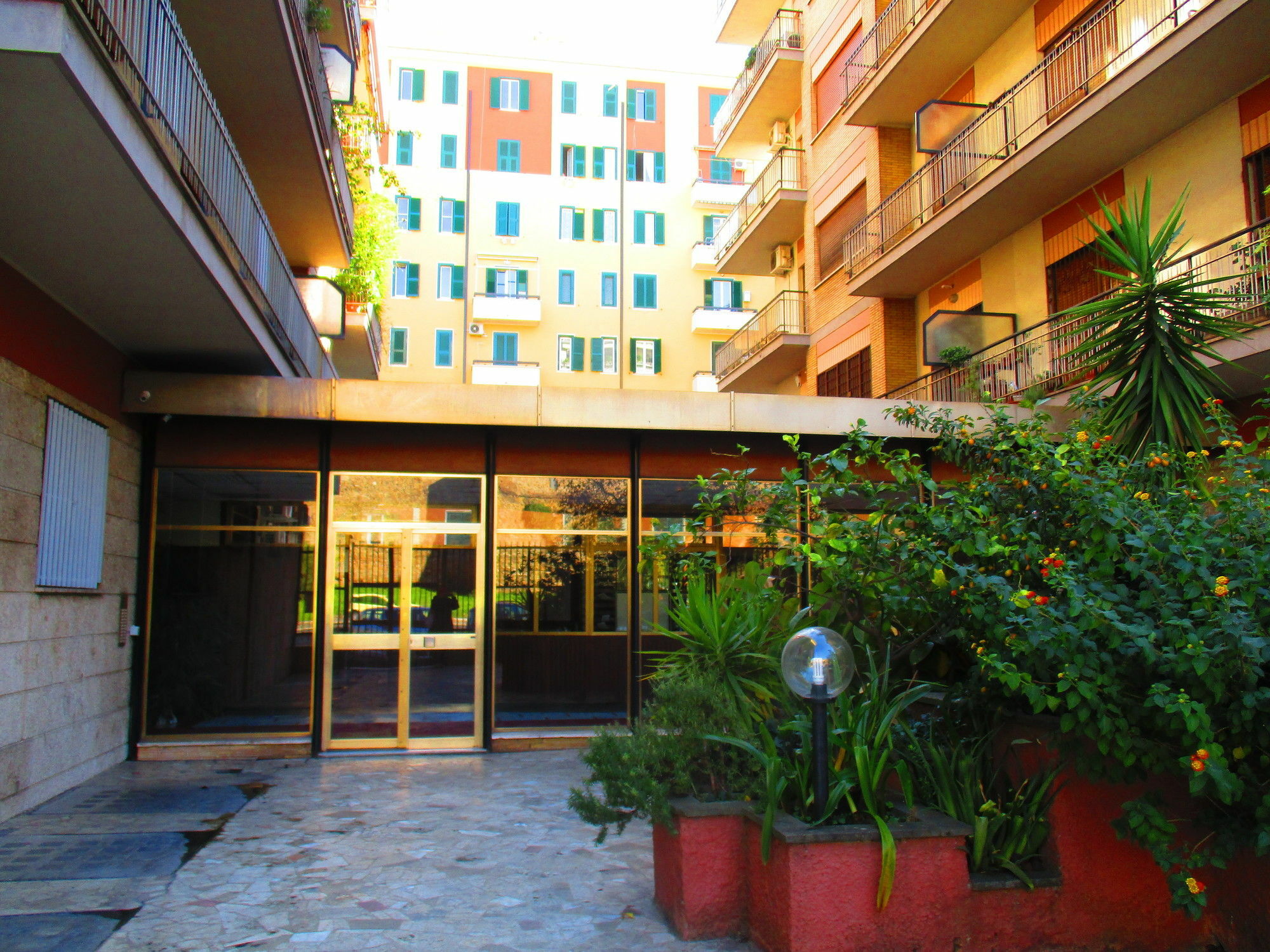 Maxim Rooms Rome Bagian luar foto
