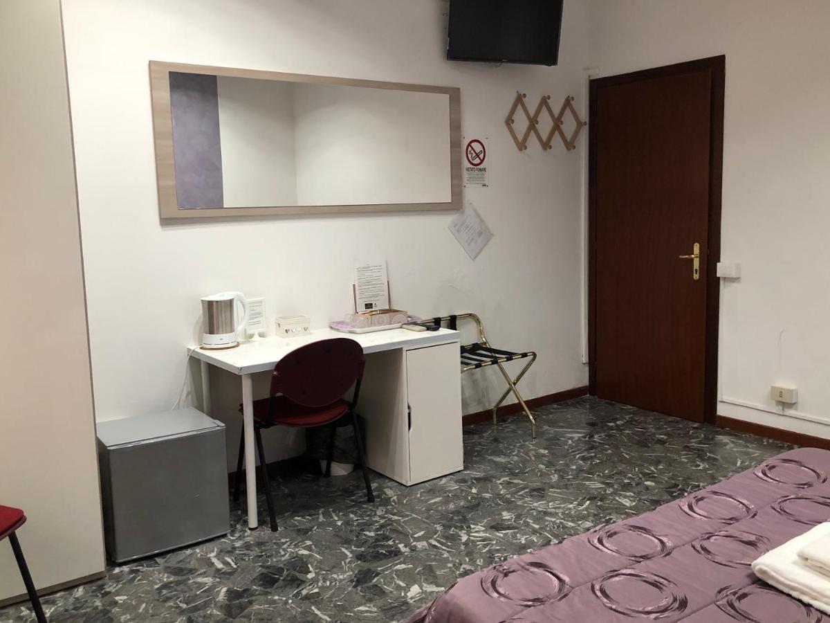 Maxim Rooms Rome Bagian luar foto
